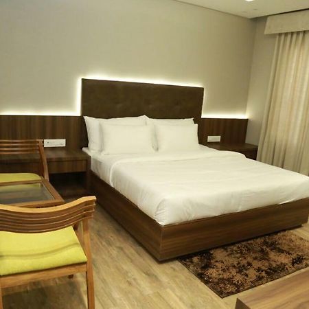 Hotel City Crown Mandsaur Exteriér fotografie