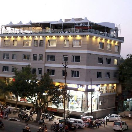 Hotel City Crown Mandsaur Exteriér fotografie