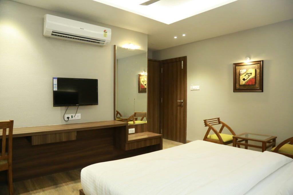 Hotel City Crown Mandsaur Exteriér fotografie
